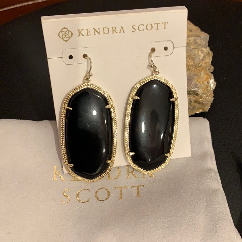 Kendra Scott Danielle gold earrings in Black